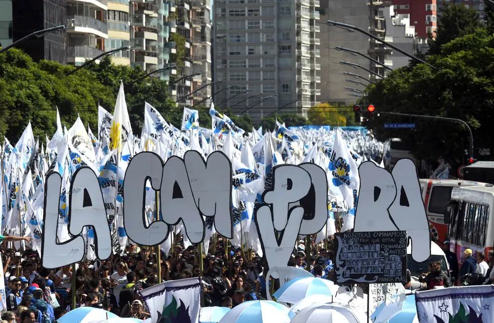 La Cámpora llamó a marchar en el Día de la Memoria y sumó la consigna para defender a Cristina Kirchner - Foto archivo Télam