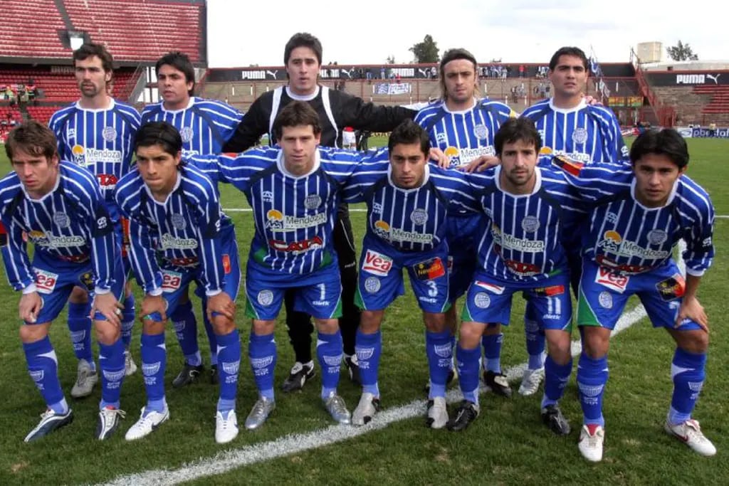 Godoy Cruz no pudo sostenerse en la élite del fútbol argentino. Tras una larga disputa, descendió en la Promoción con Huracán.