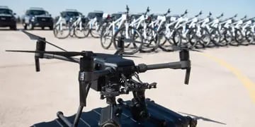La tecnología incluye modernos drones para la Policía.