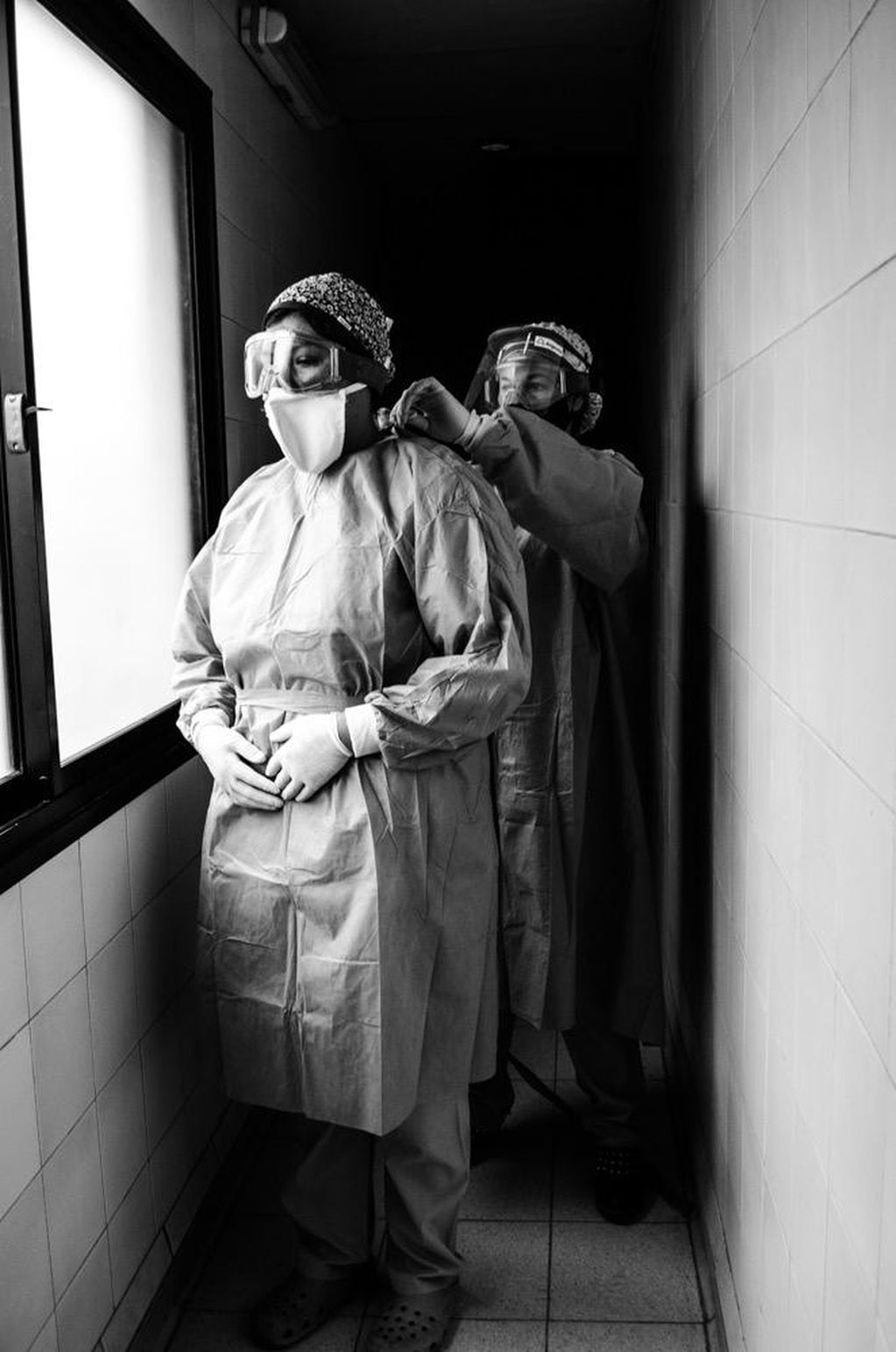 El cardiólogo mendocino Martín Repetto vuelca su pasión por la fotografía y muestra imágenes de sus colegas. Este imagen de unas enfermeras se titula "Musas inspiradoras".