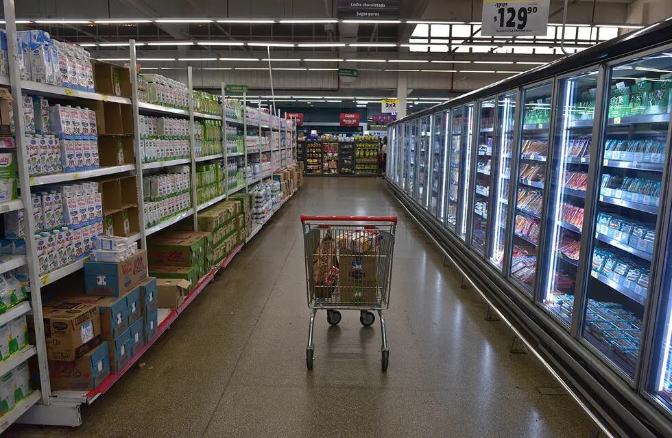 El rubro que mayor caída registra en lo que va de 2023 es alimentos, con un -15,3%, seguido por cuidado personal, con un -12,2%.  Foto: Ramiro Pereyra / La Voz.