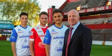 Alexis, Francis y Kevin jugaron juntos en la Primera de Argentinos. Son hijos de Carlos, ex Boca y actual Secretario de Deportes. 