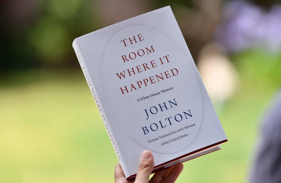 Esta foto muestra el libro de John Bolton "La habitación donde sucedió " el día de su lanzamiento en Los Ángeles.