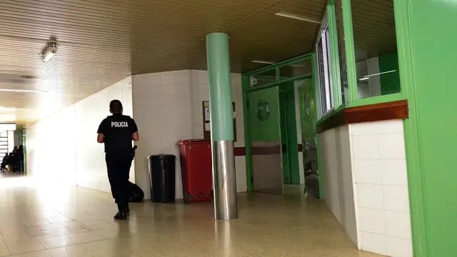 Policía en hospital Perrupato