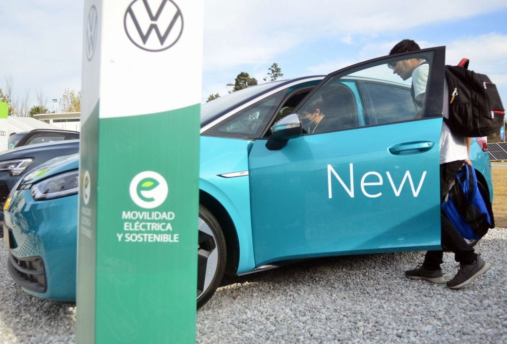 Eléctricos. Un modelo de Volkswagen, expuesto días atrás durante la Cumbre Mundial de Economía Circular realizada en Córdoba. (Javier Ferreyra/La Voz)