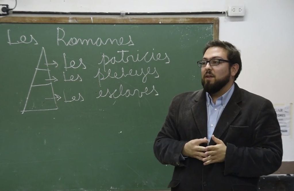 "Les romanes": así enseña un profesor de Historia con lenguaje inclusivo