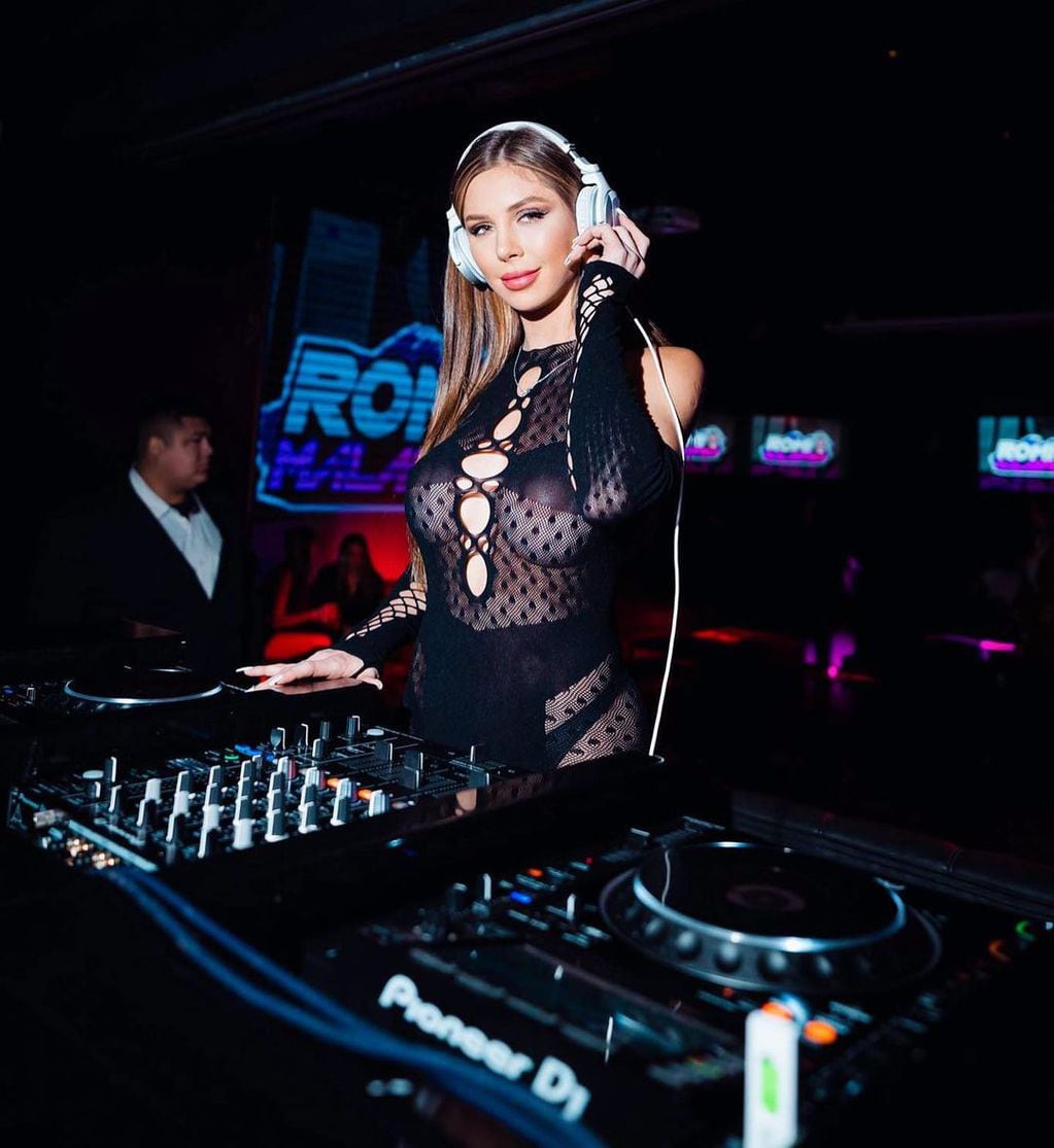 Romina Malaspina mostró su look como DJ.