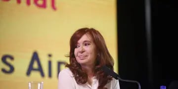 Cristina Kirchner renunció a su sueldo de vicepresidenta y apuntó contra Mauricio Macri
