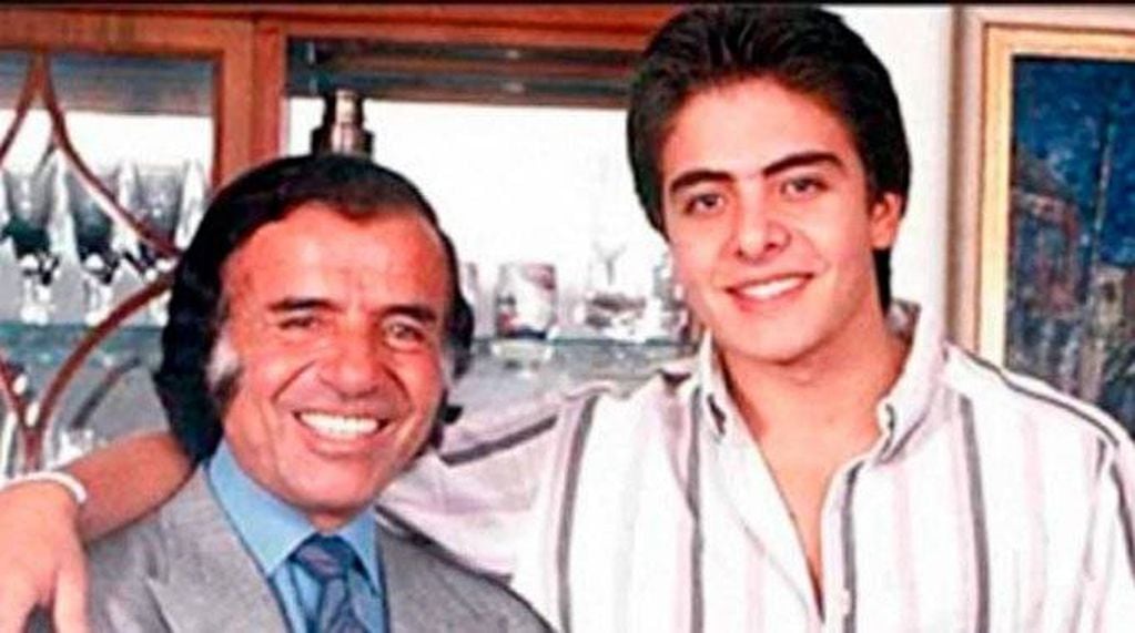 Con su hijo Carlos, fallecido trágicamente en 1995.