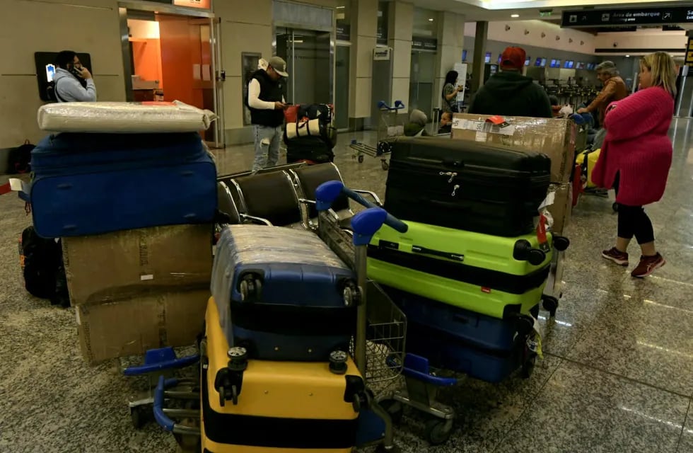 Vuelos cancelados y demorados en el aeropuerto de Mendoza por paro de Intercargo (Orlando Pelichotti / Los Andes)