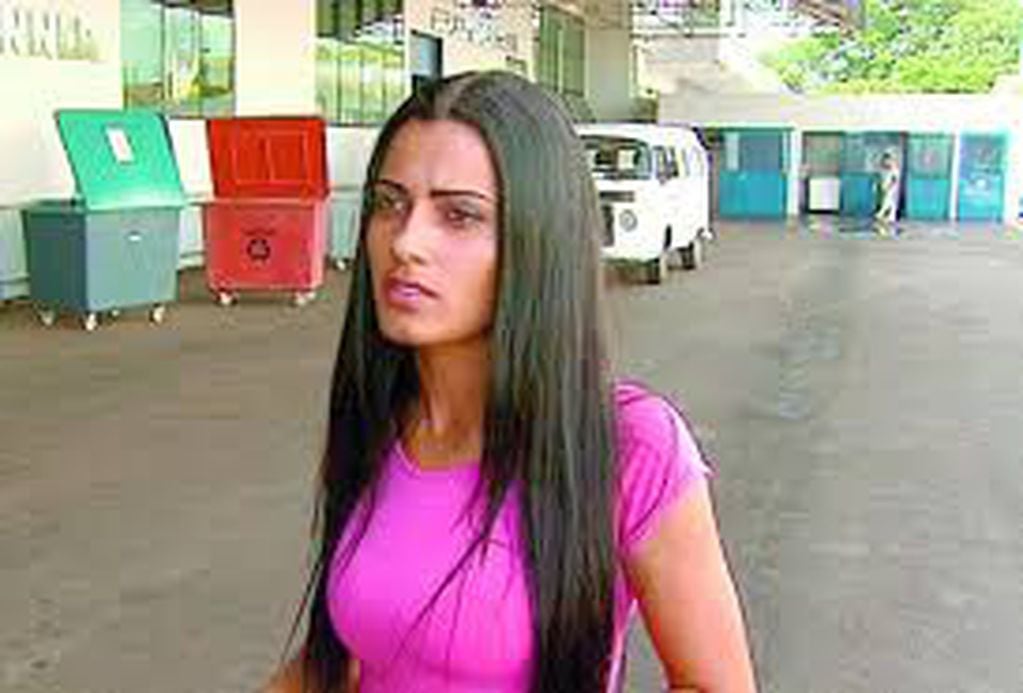 Ana dos Santos Cruz pasó de revolver en la basura  a convertirse en modelo.