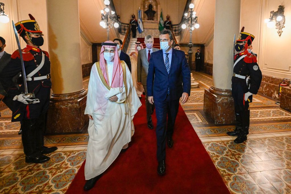 Sergio Massa recibió al príncipe Faisal Bin Farhan Al Saud de Arabia Saudita en la Cámara de Diputados