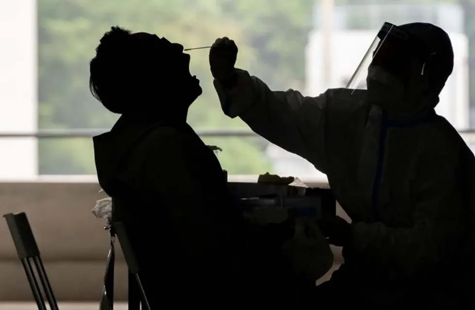 Según el Ministerio de Salud de la Nación, en el país se han registrado 2.879.677 casos y 62.087 fallecidos desde el inicio de la pandemia. Foto: AP