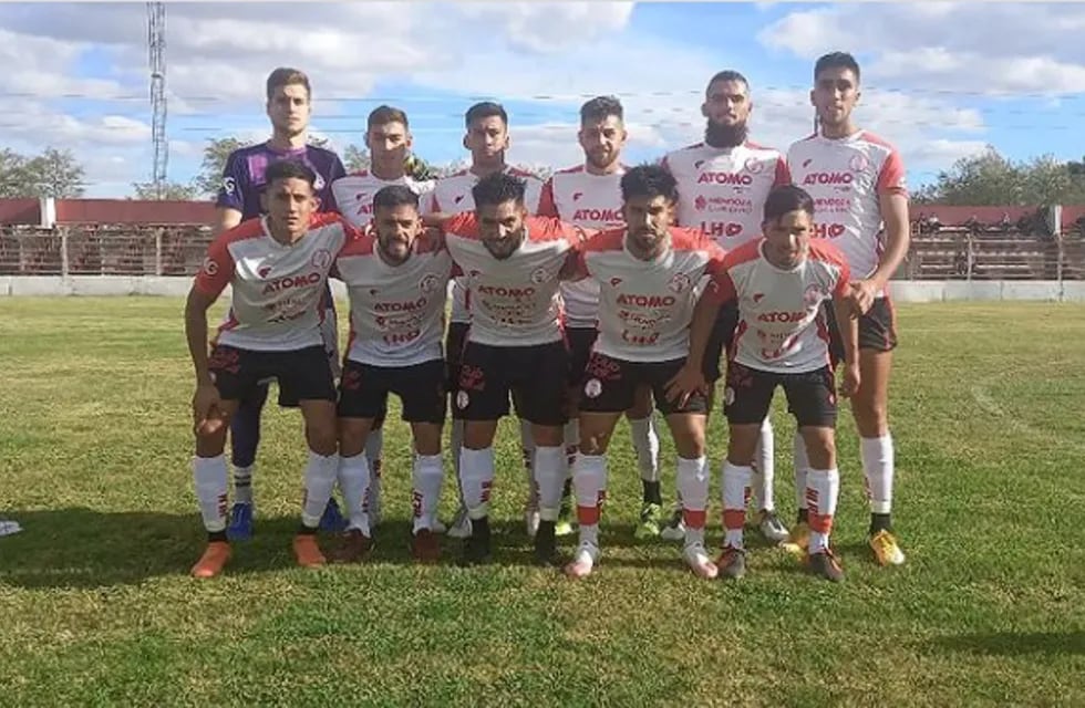 Huracán Las Heras metió un triunfazo ante Independiente de Chivilcoy en calidad de visitante. / Gentileza.