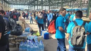 El tren solidario llegó a Bahía Blanca con más de 7.500 kilos de alimentos para los damnificados por el temporal