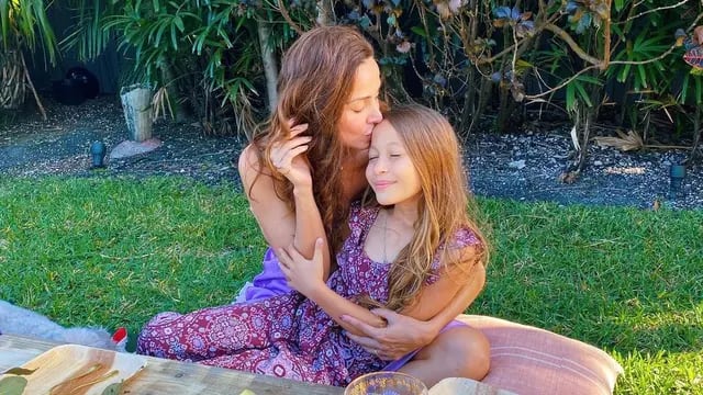 Débora Bello y su hija Nina Torres