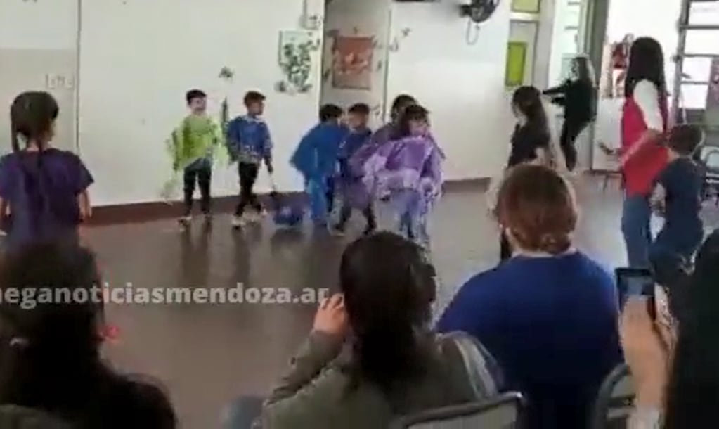 Videos: la cocina de una escuela en San Martín explotó en medio de un acto, a metros de los niños. Foto: Mega Noticias Mendoza.