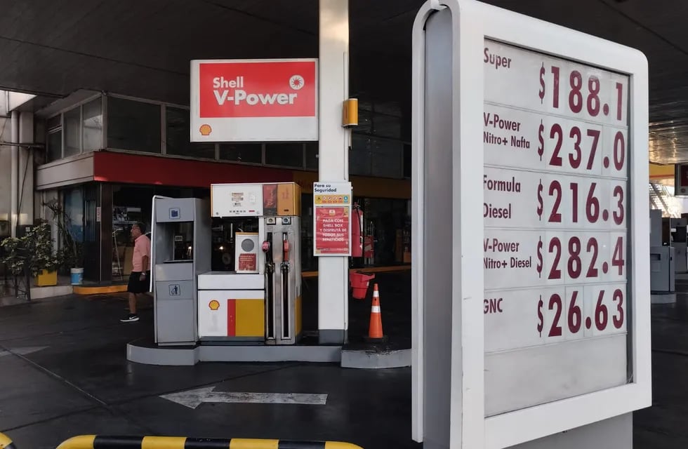 Precios de combustibles en Shell (Costanera y Garibaldi) Foto: Claudio Gutiérrez / Los Andes