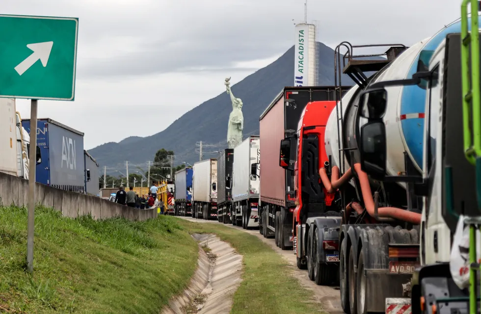 Camioneros pro Bolsonaro realizaron cerca de 267cortes de carreteras en Brasil. Foto: AFP