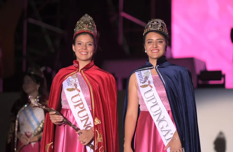 La nueva reina de Tupungato, Valentina Ortiz, junto a Victoria Alonzo, virreina.