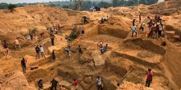 Mina de diamantes artesanal en el Congo