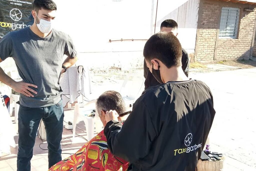 Cerca de 30 barberos y peluqueros de Mendoza ya son parte de "Barberos Solidarios". Foto: Gentileza.