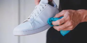 El secreto para que tus zapatillas blancas siempre luzcan como nuevas.