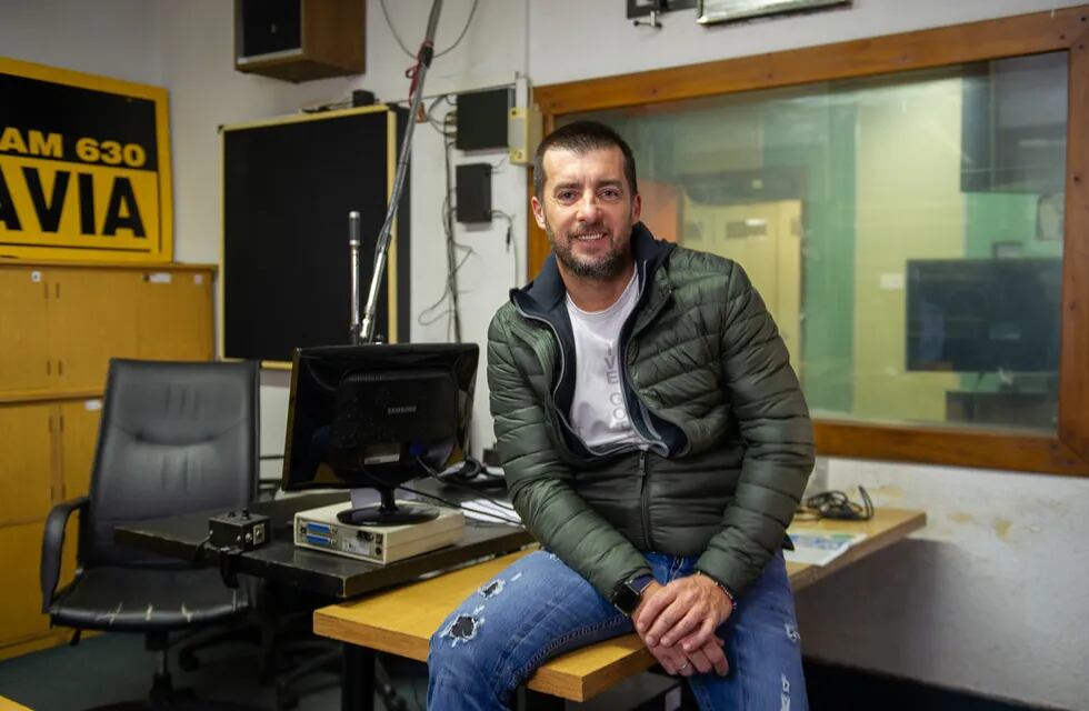 Roberto Trotta dejó atrás los campos de juego y hoy despunta el vicio del periodismo en Radio Rivadavia.
