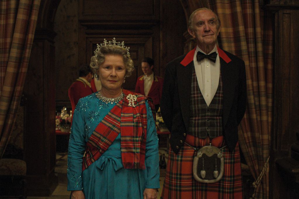 Imelda Staunton y Jonathan Pryce son los nuevos Isabel y Felipe. (Netflix)