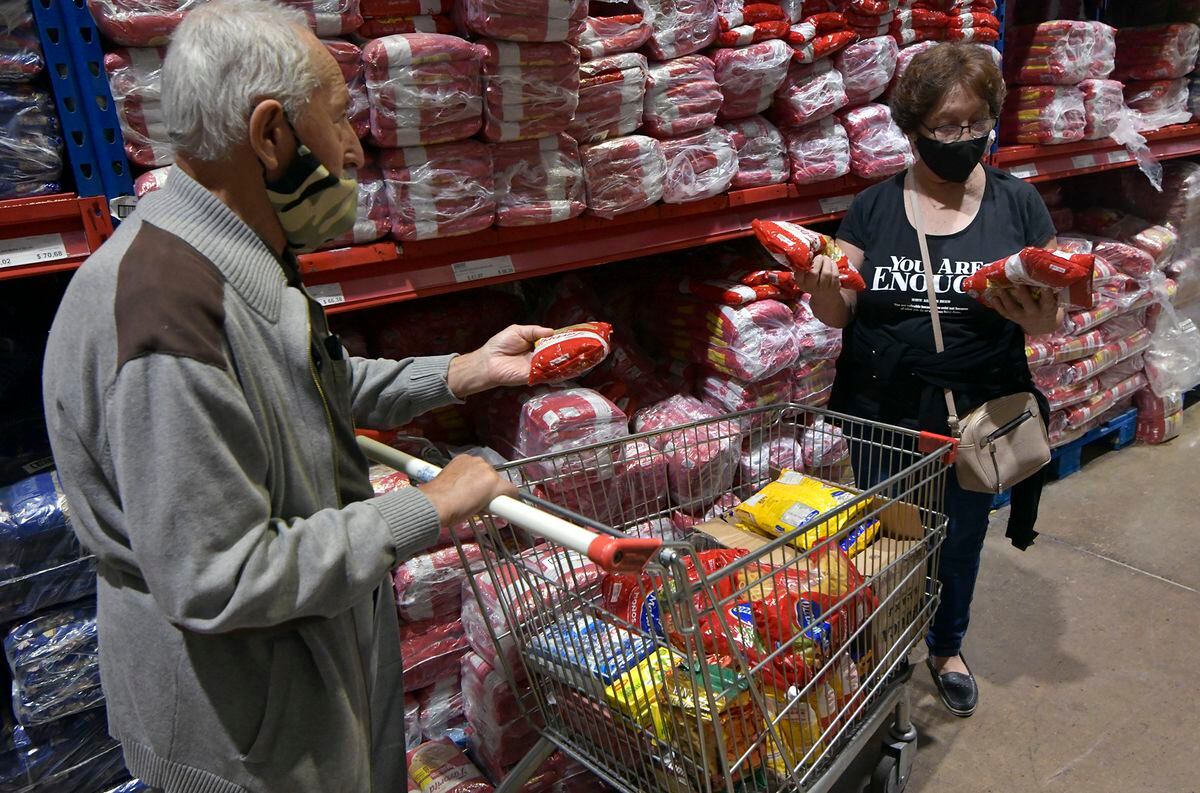 En el primer semestre, los insumos de primera necesidad aumentaron a mayor ritmo que la inflación general.  Foto: Orlando Pelichotti / Los Andes