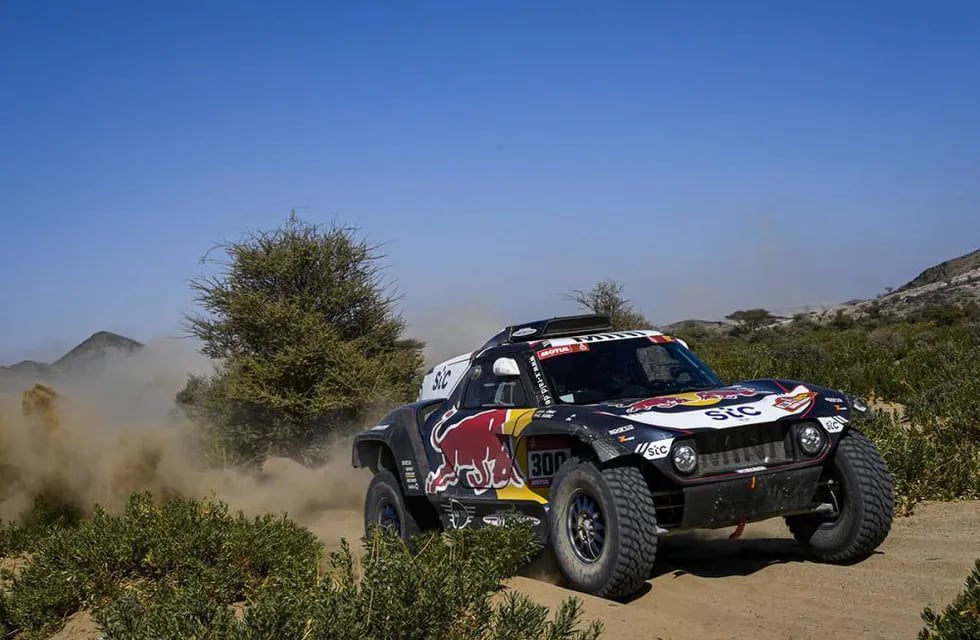 Carlos Sainz es el primer líder de la categoría autos en el Dakar 2021