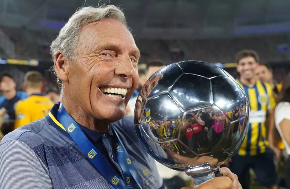 Miguel Ángel Russo ganó la Copa de la Liga Profesional 2023 con Rosario Central. / Marcelo Carroll