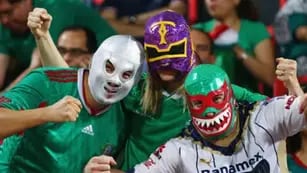 Es común ver en las gradas de fútbol estas simpáticas máscaras de lucha libre