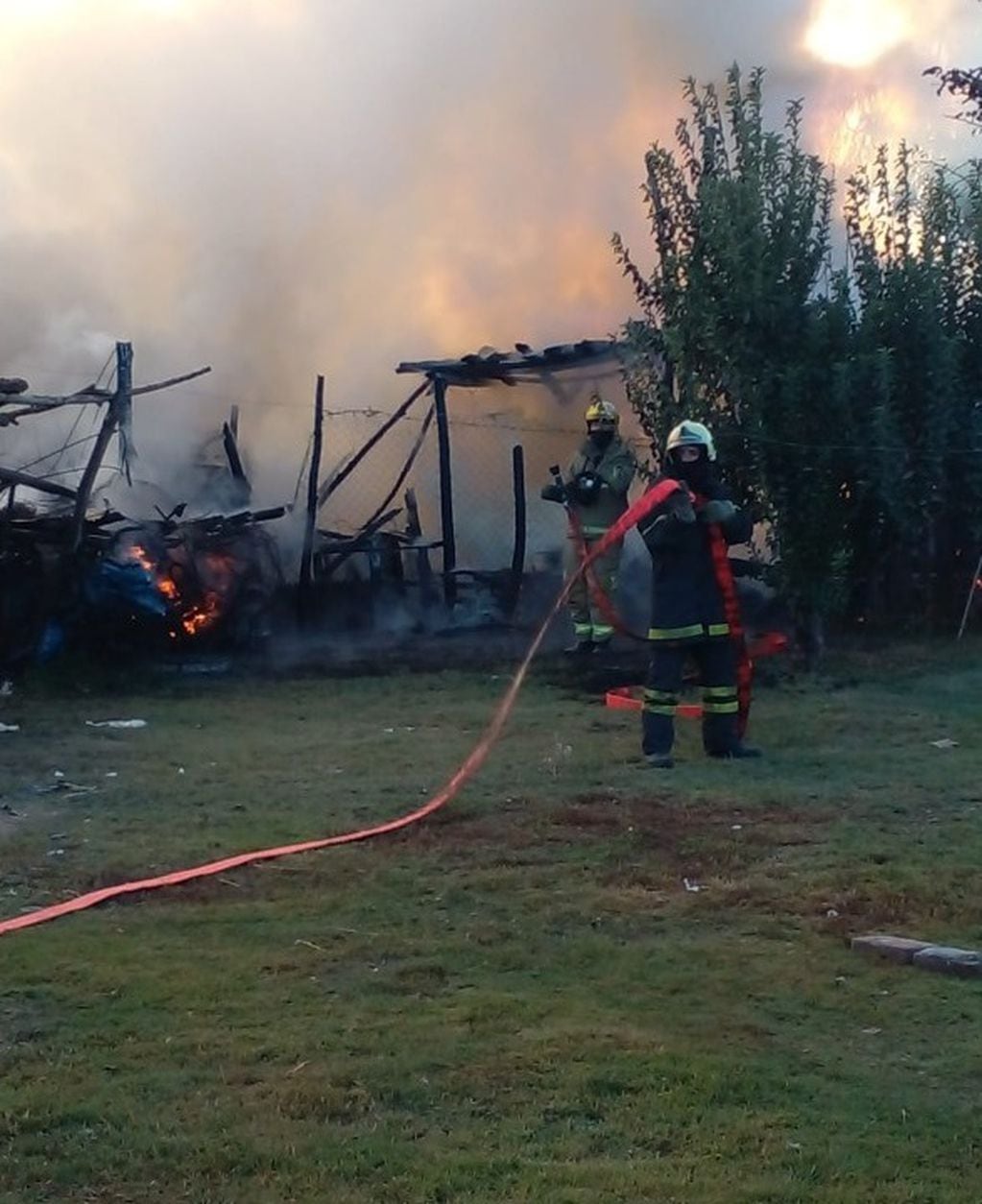 Tragedia en Mendoza: tres niños murieron tras incendiarse su casa