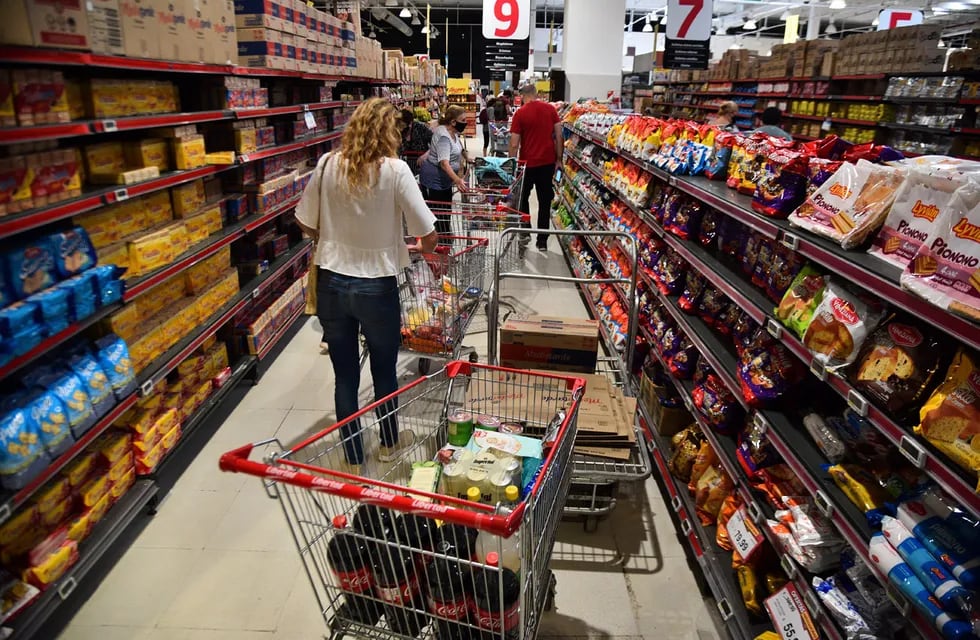 Los supermercados sentirán el impacto de la apertura de importaciones del gobierno.  (Archivo)