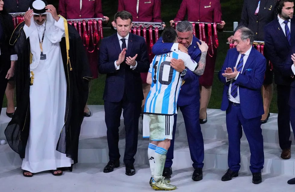 El presidente de la AFA, Claudio Tapia, se reunió con Lionel Messi . (AP)
