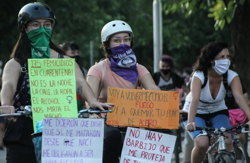 Por las calles de Mendoza, cientos de mujeres se movilizaron para pedir Justicia por las mujeres víctimas de violencia machista.