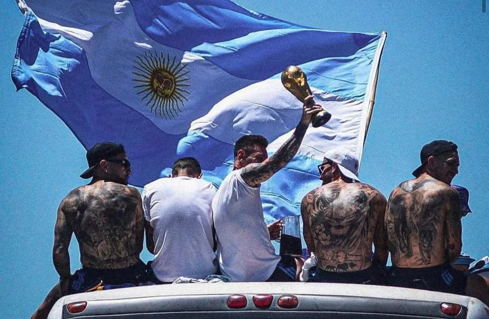 El seleccionado argentino no pudo llegar al Obelisco por la cantidad de gente que se volcó a las calles.