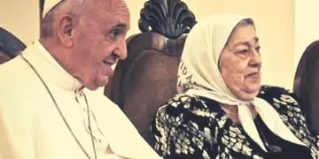 El papa Francisco y Hebe de Bonafini en 2016