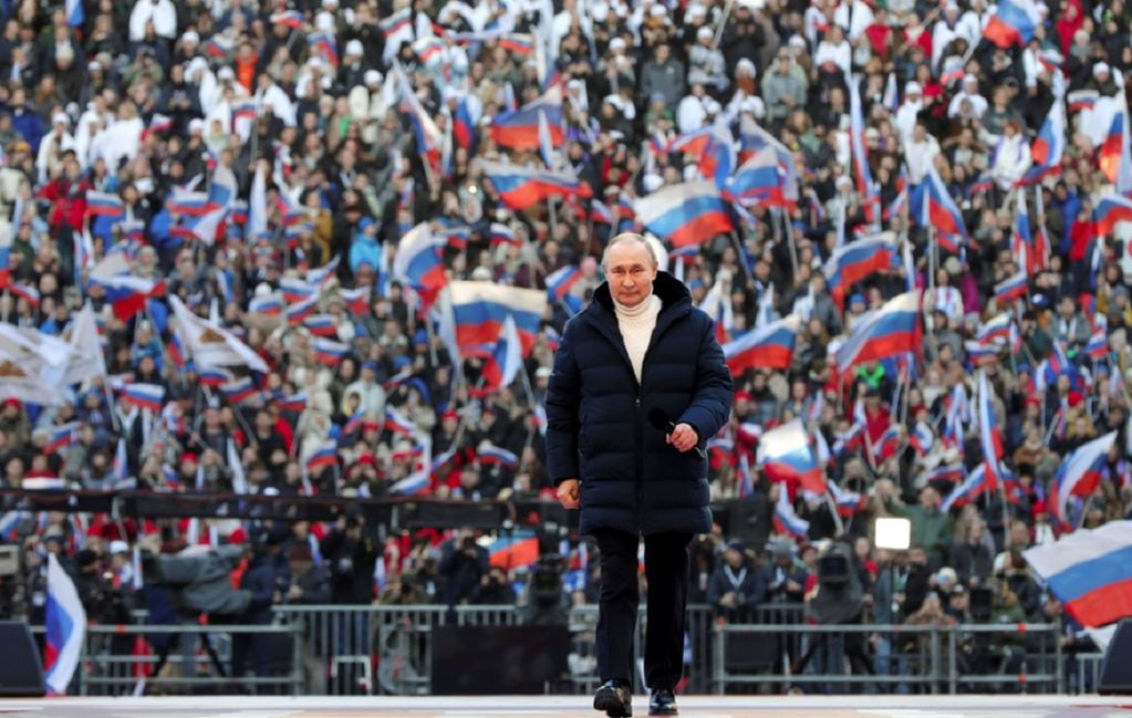 Días atrás, Vladimir Putin justificó la invasión de Ucrania para evitar un "genocidio" durante un acto patriótico (AP)