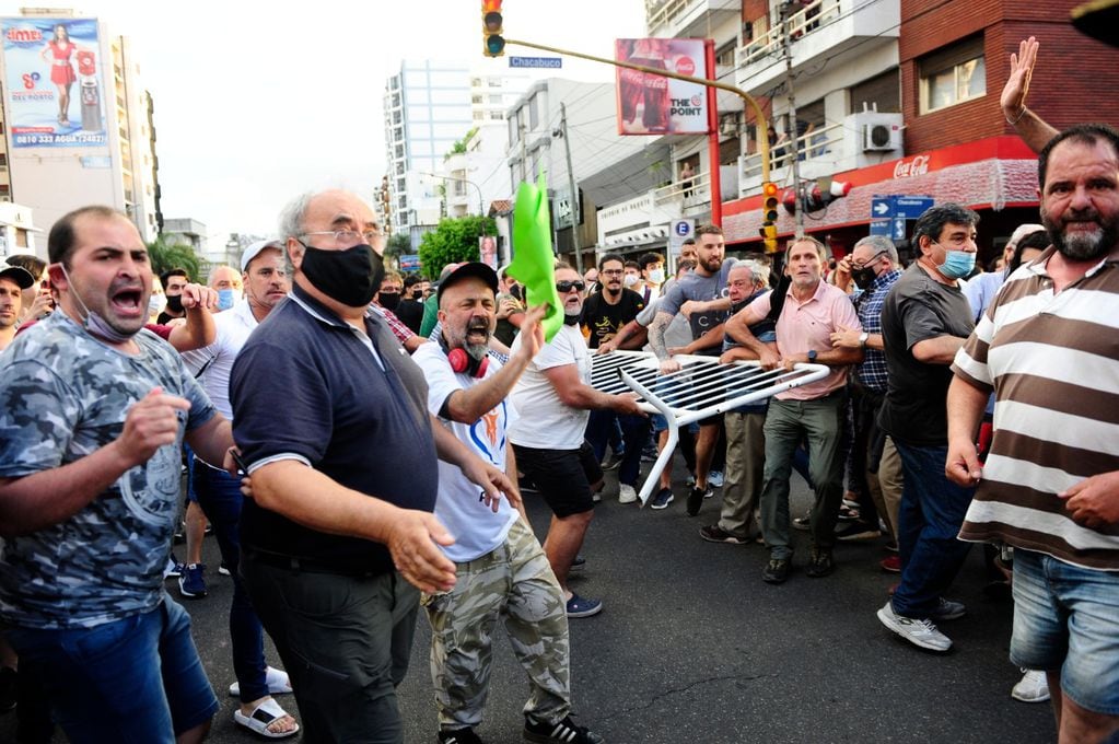 Disturbios en la marcha por el asesinato del quiosquero en Ramos Mejía. Foto: Clarín