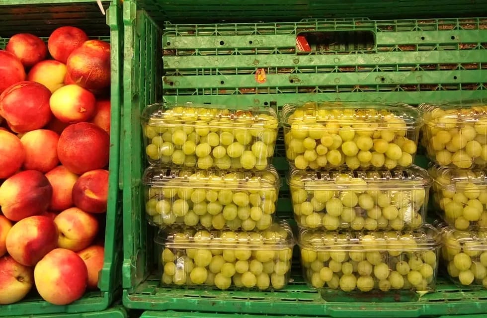 En Comodoro Rivadavia, la uva puede llegar a valer hasta $650. - Gentileza
