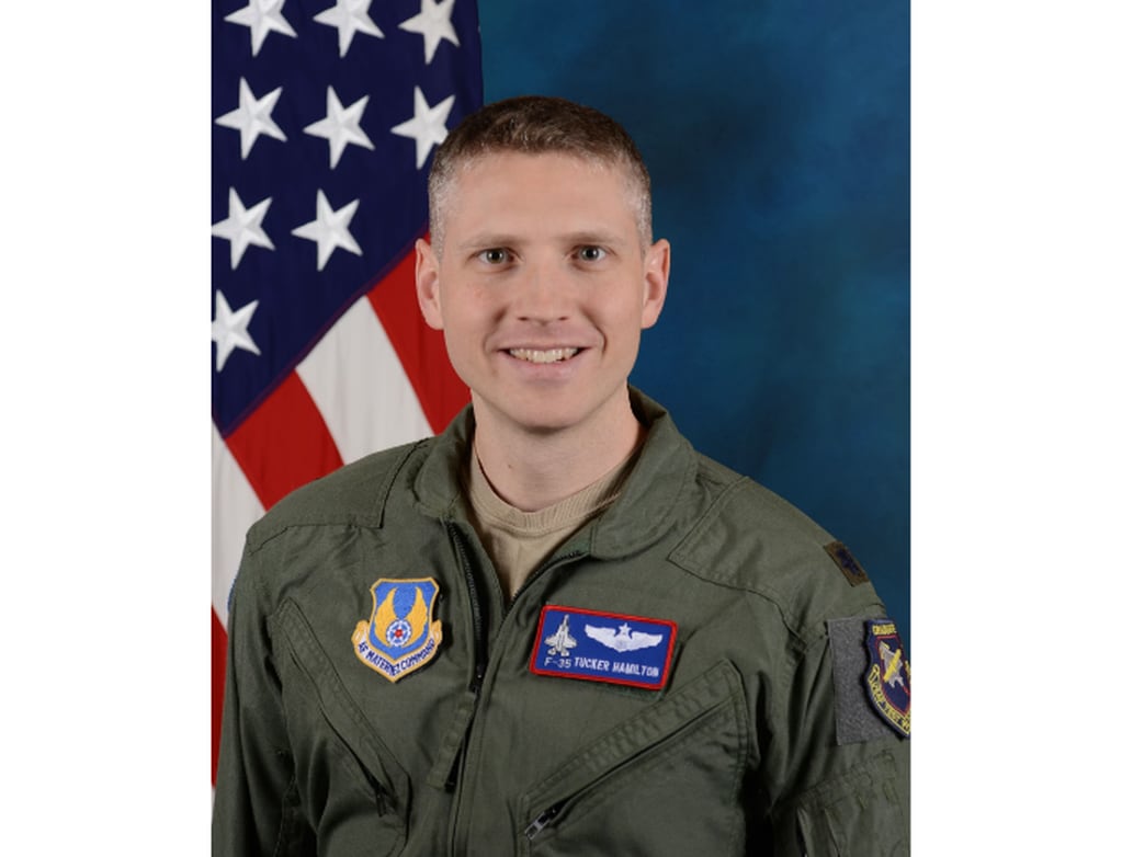 Coronel Tucker Hamilton, jefe de Pruebas y Operaciones de IA de la Fuerza Aérea de EEUU. Foto: Arnold Air Force Base / Gentileza