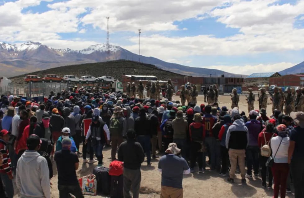 Controles militares en la frontera chilena de Colchane. Gentileza / www.emol.com