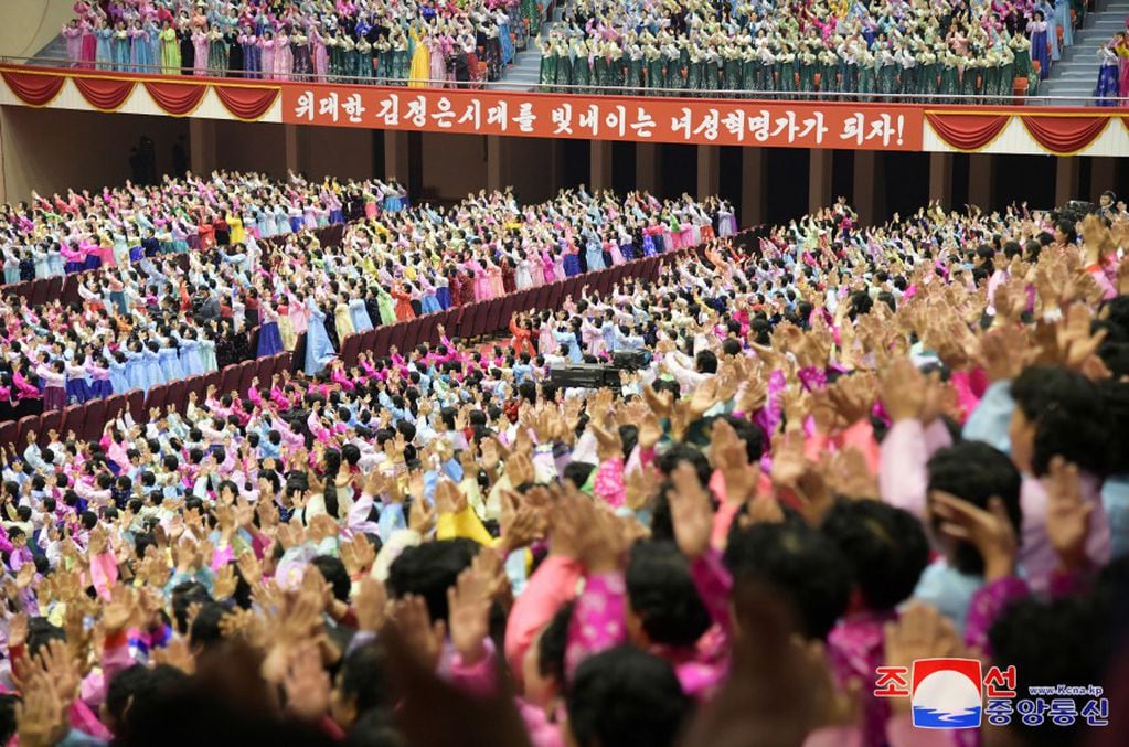 Reunión Nacional de Madres en Pyongyang. Foto: X / @Parama_Coreafan