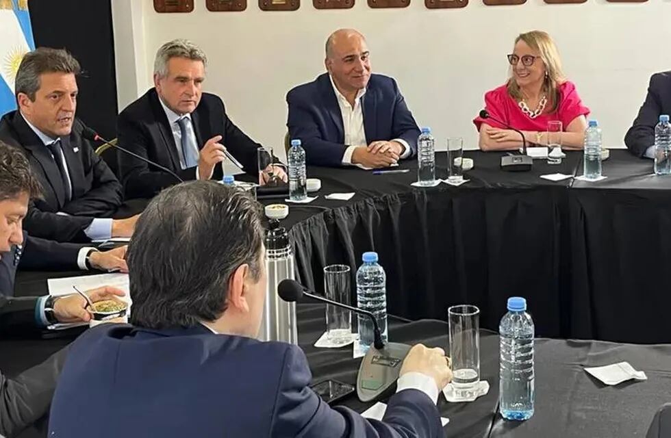 Massa está reunido con 18 gobernadores peronistas.