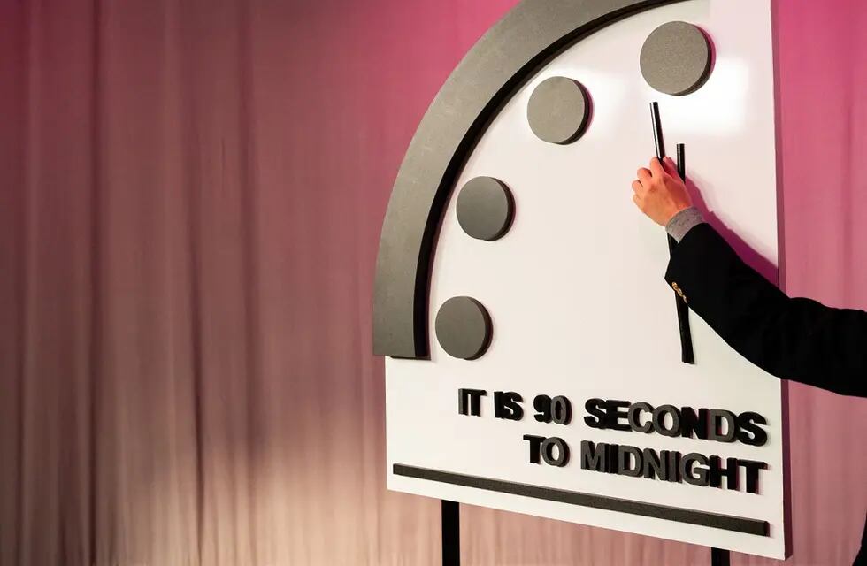 El Doomsday Clock simbólicamente cuenta el tiempo que falta para el fin del mundo - Foto SkyNews