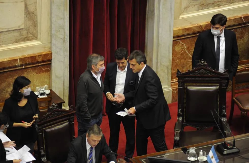 Massa, Kirchner y De Pedro en Diputados durante la sesión por el Presupuesto (Foto: Federico López Claro)