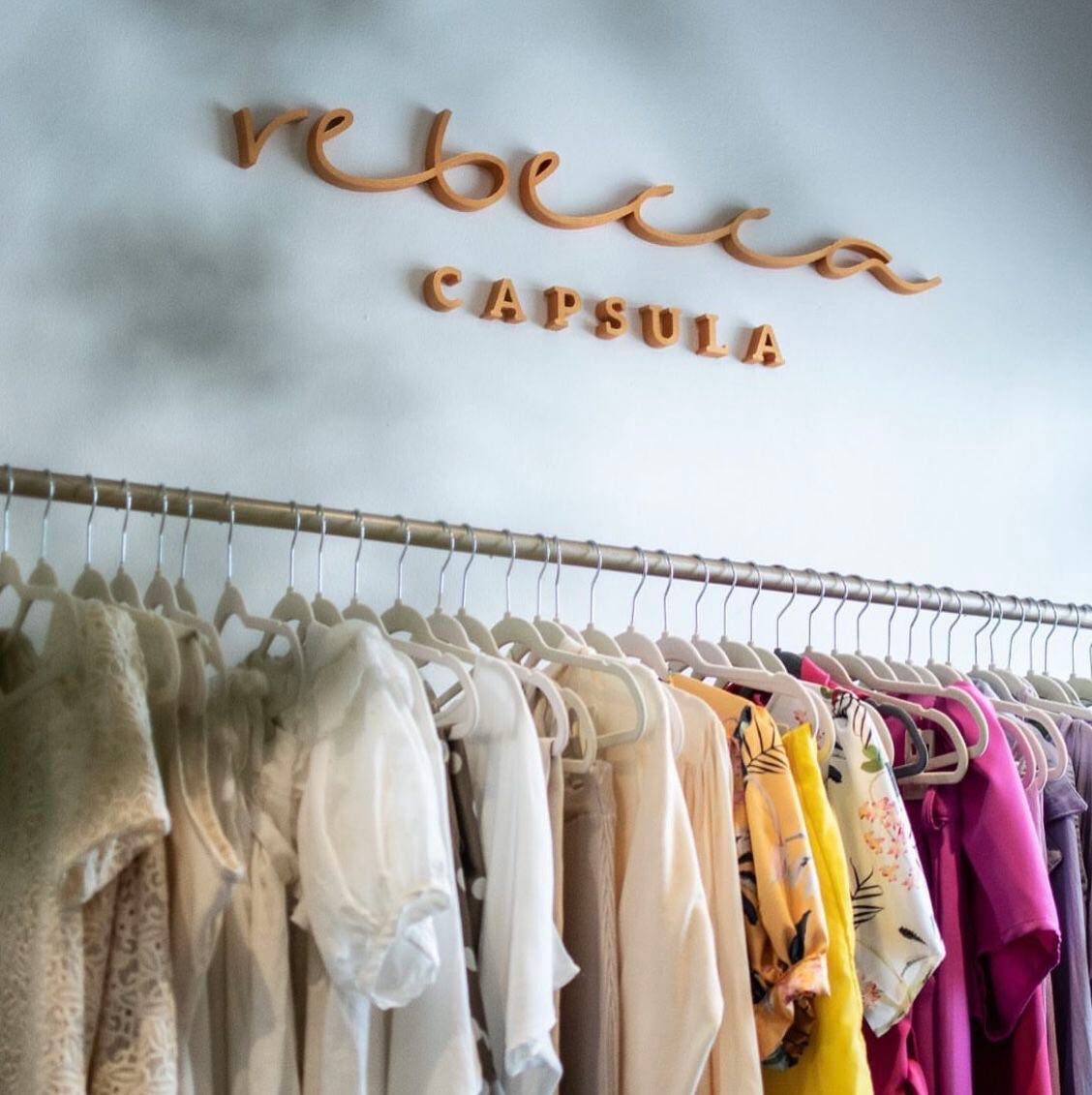 Así empezó Rebecca Cápsula, un emprendimiento de ropa femenina que viste a cientos de mujeres desde 2019.