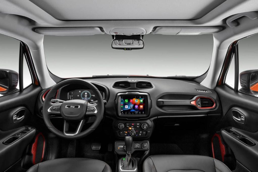 En el interior hay nuevo volante, nuevos tapizados, cambios en las pantallas y mejoras de equipamiento y seguridad, según la versión. / Autocity
